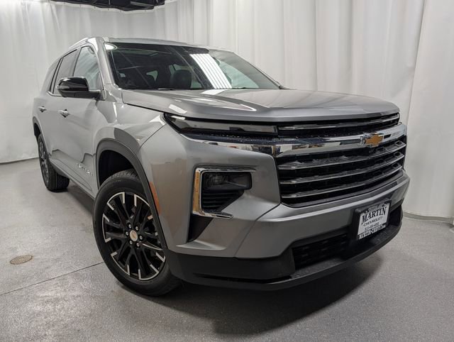 New 2026 Chevrolet Traverse LT image 2