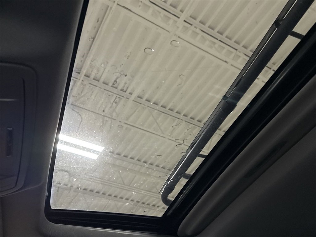 Used 2017 Chevrolet Suburban LT w/ Luxury Package image 18