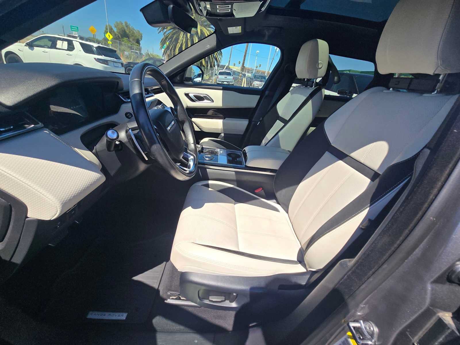 Used 2019 Land Rover Range Rover Velar R-Dynamic SE AWD/4WD image 25