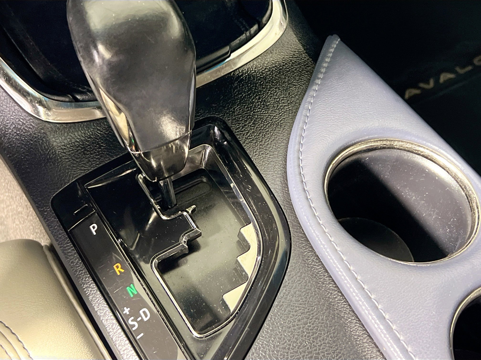 Used 2014 Toyota Avalon Limited image 24