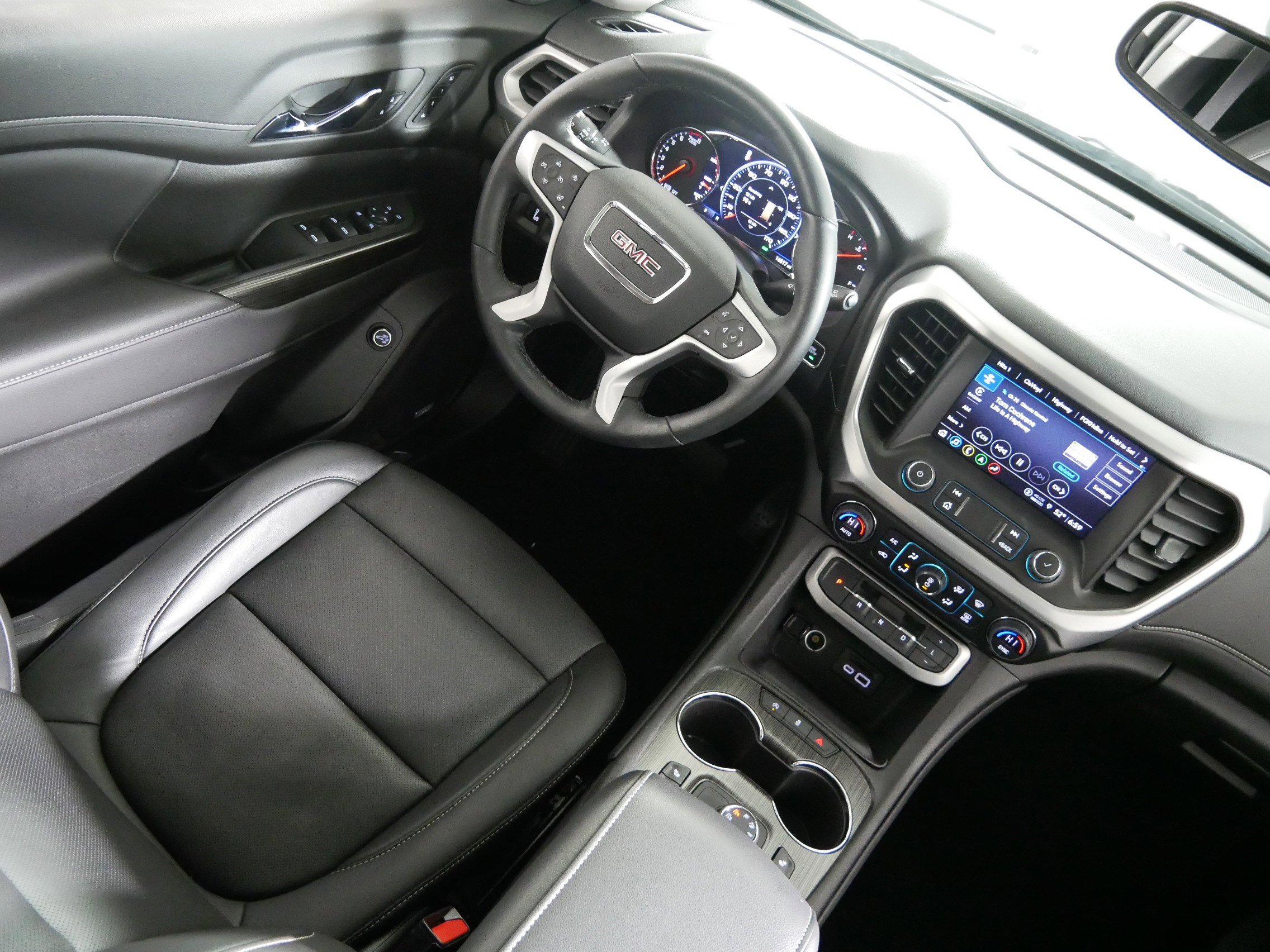 Used 2023 GMC Acadia SLT w/ Technology Package image 9