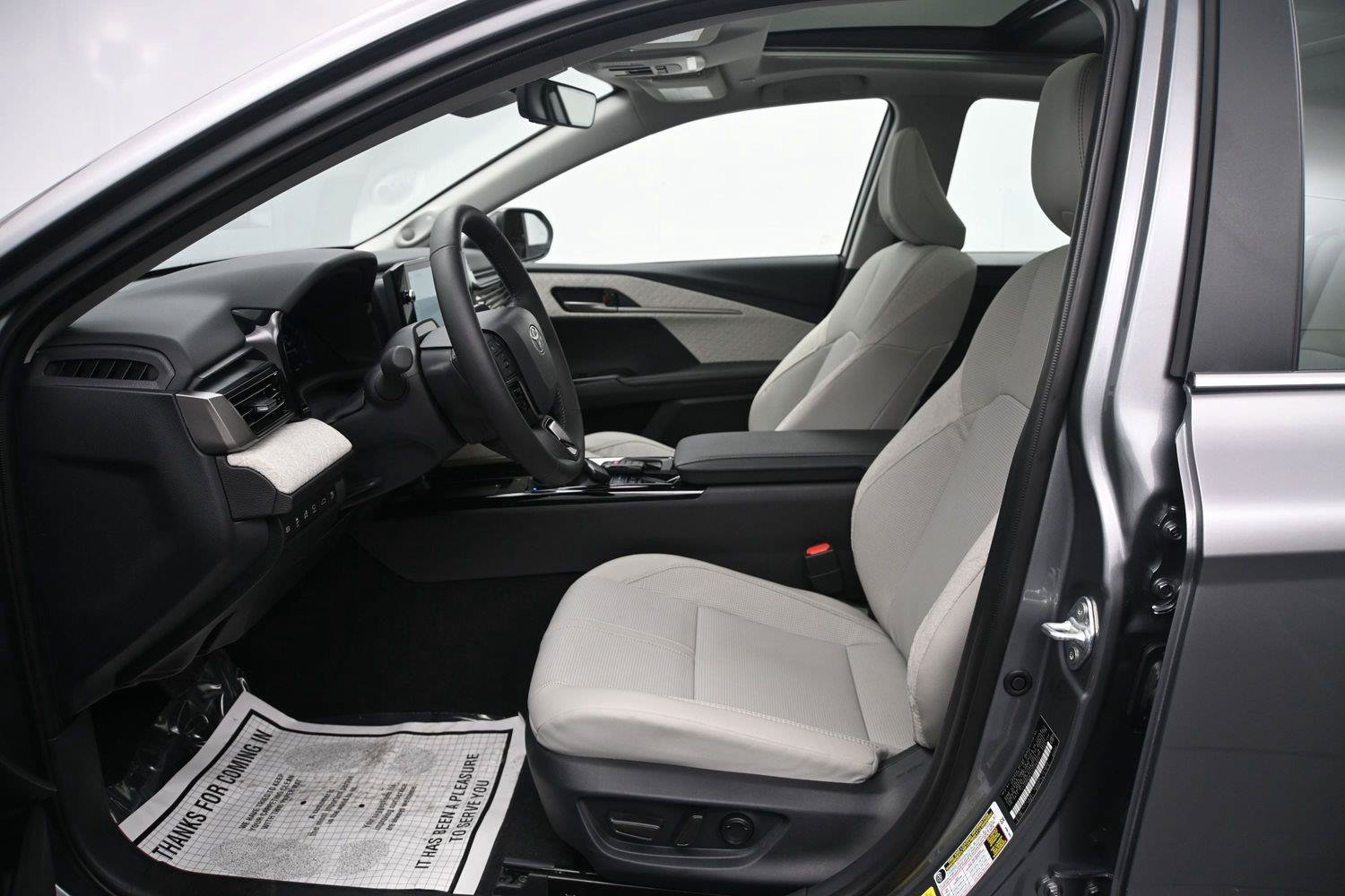 Used 2025 Toyota Camry XLE w/ Premium Plus Package AWD/4WD image 8
