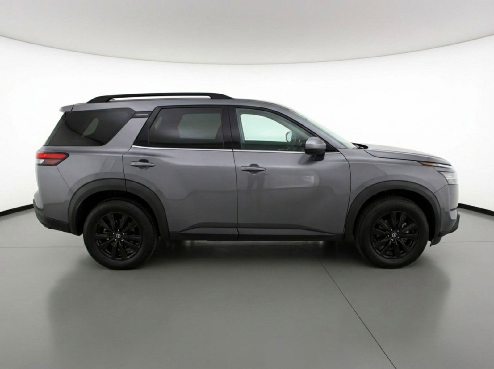 Used 2025 Nissan Pathfinder SV image 11