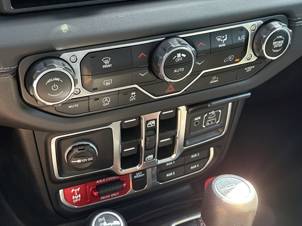 Used 2025 Jeep Gladiator Mojave AWD/4WD image 25