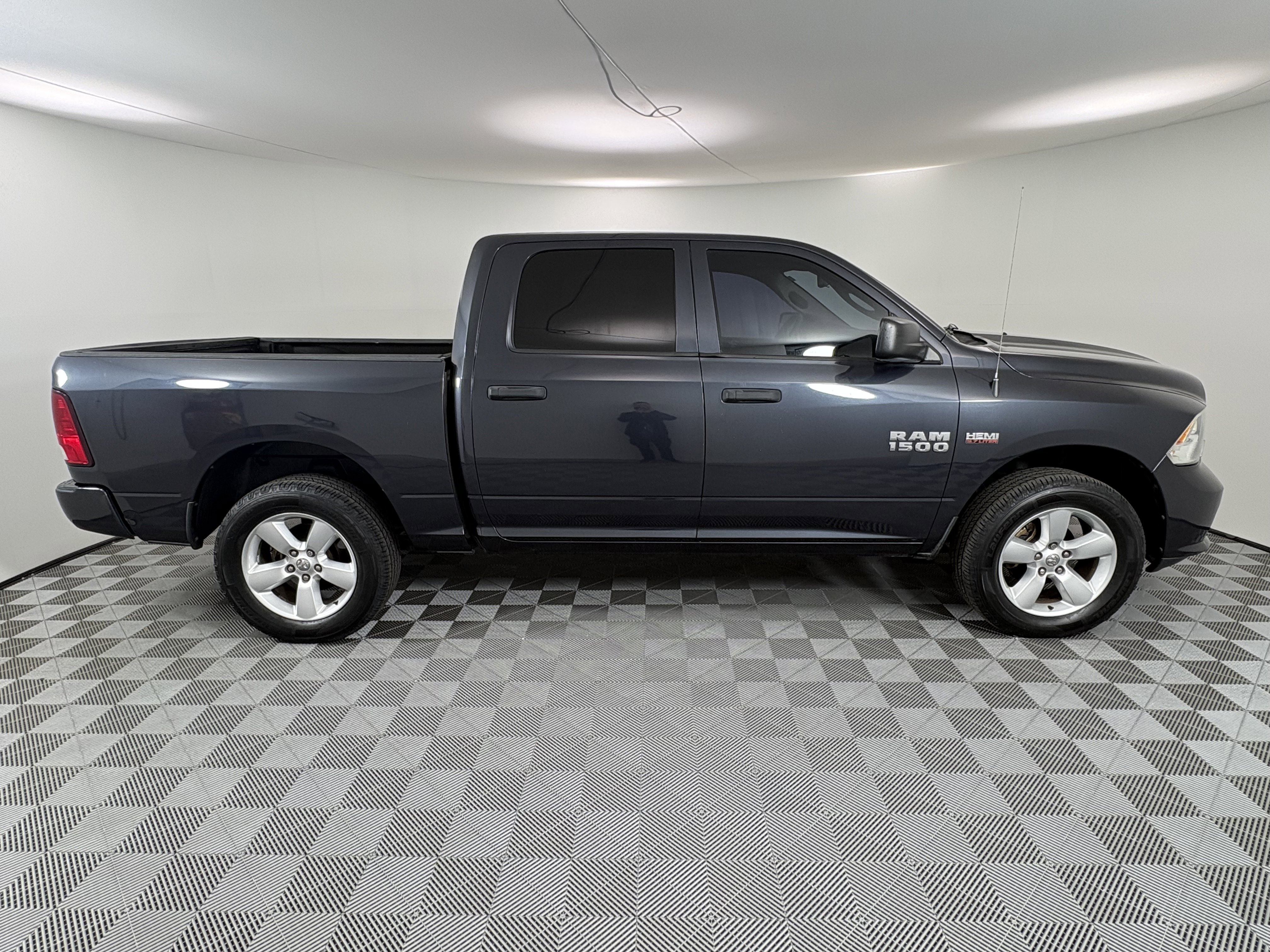 Used 2015 RAM 1500 Express AWD/4WD image 7