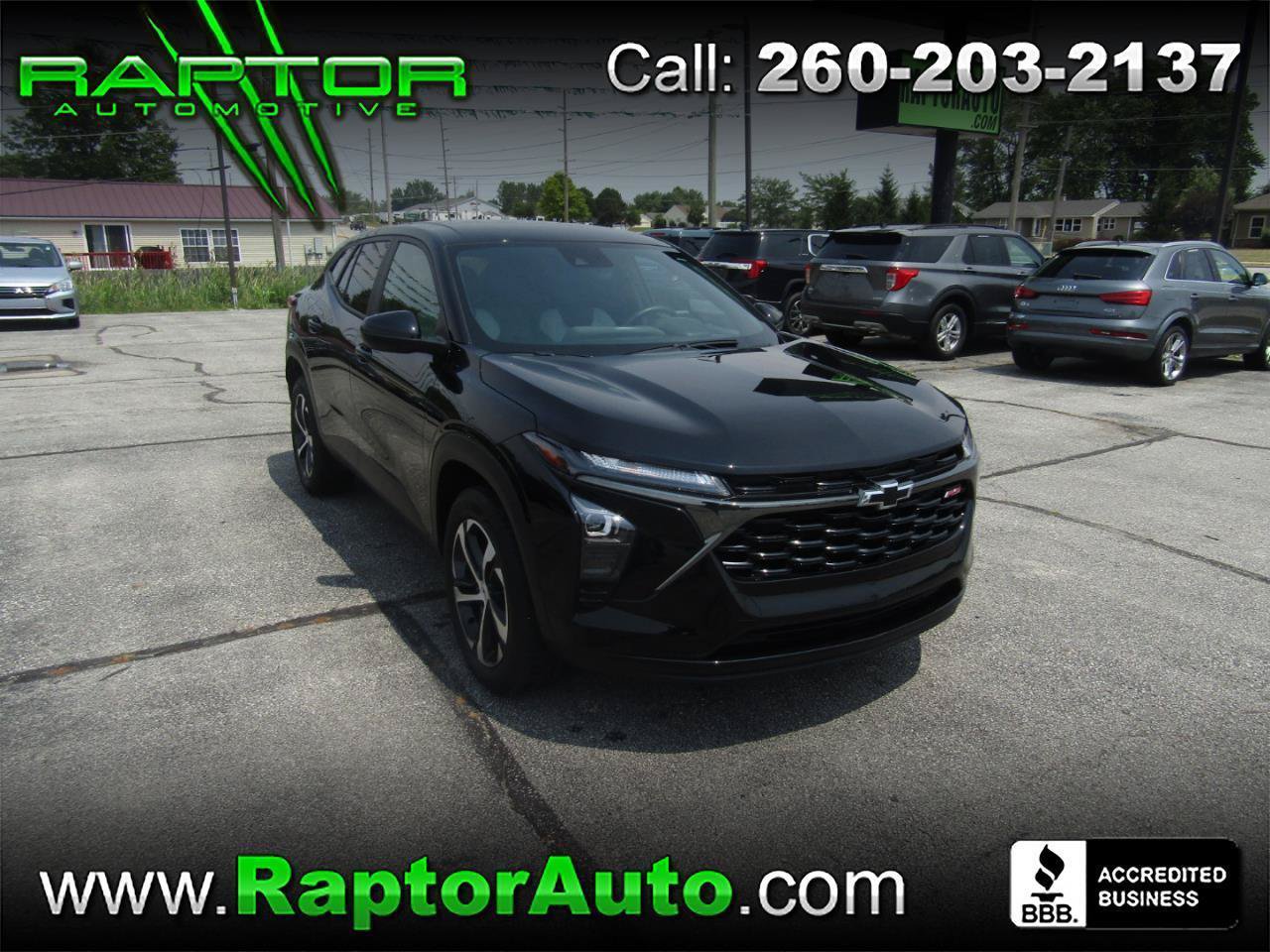 Used 2025 Chevrolet Trax RS FWD image 1
