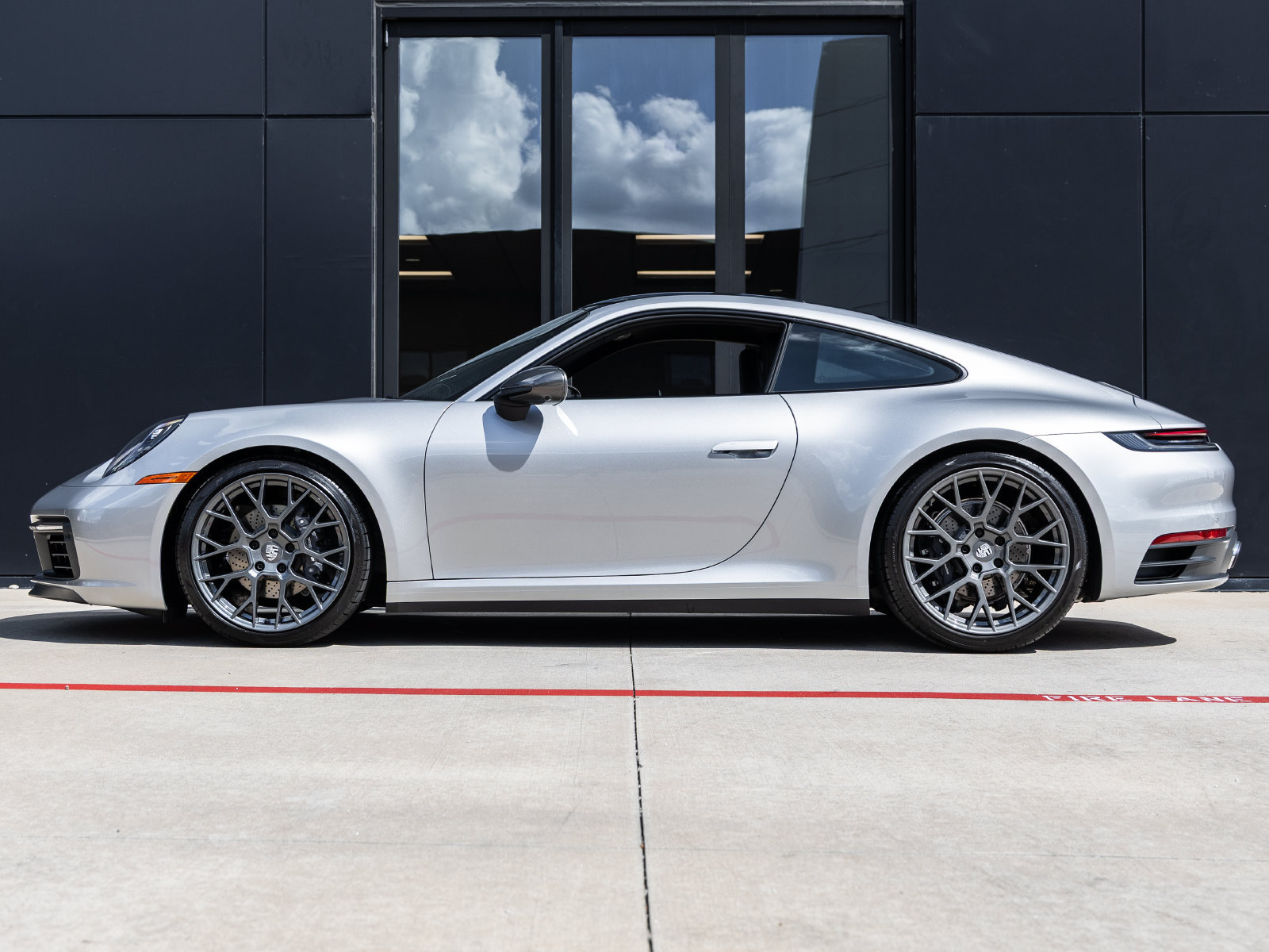 Certified 2023 Porsche 911 Carrera T RWD image 2
