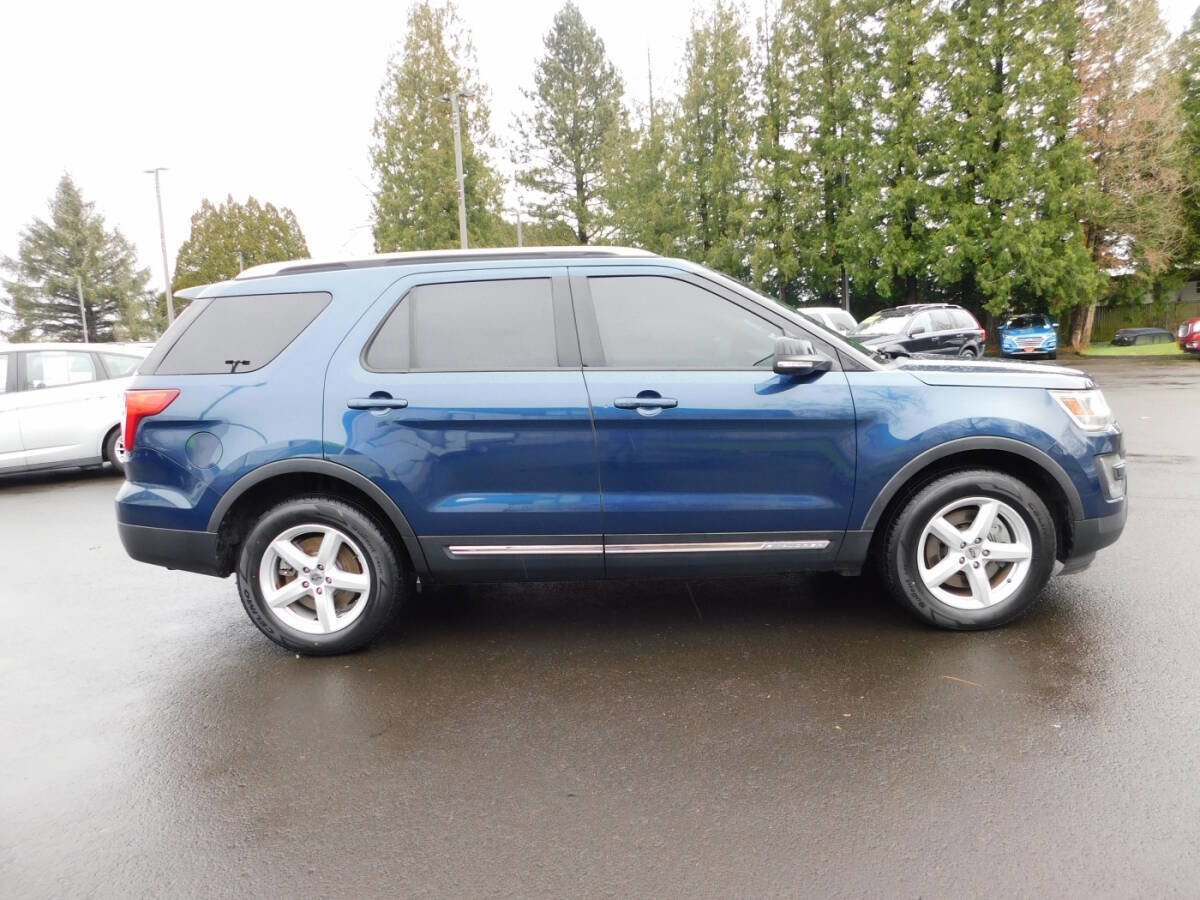 Used 2016 Ford Explorer XLT w/ Equipment Group 202A AWD/4WD image 23
