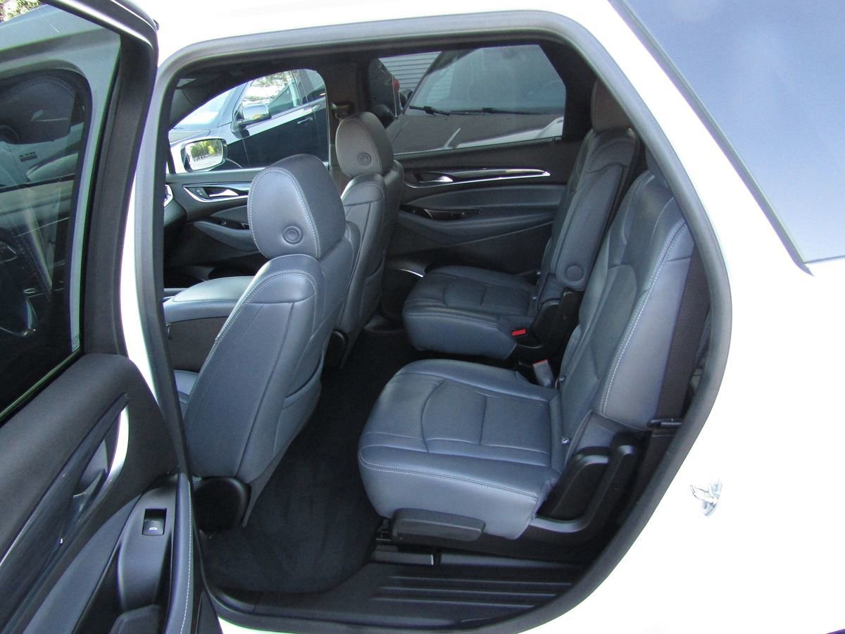 Used 2024 Buick Enclave Premium image 5