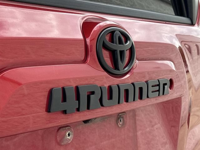 Used 2018 Toyota 4Runner SR5 AWD/4WD image 6