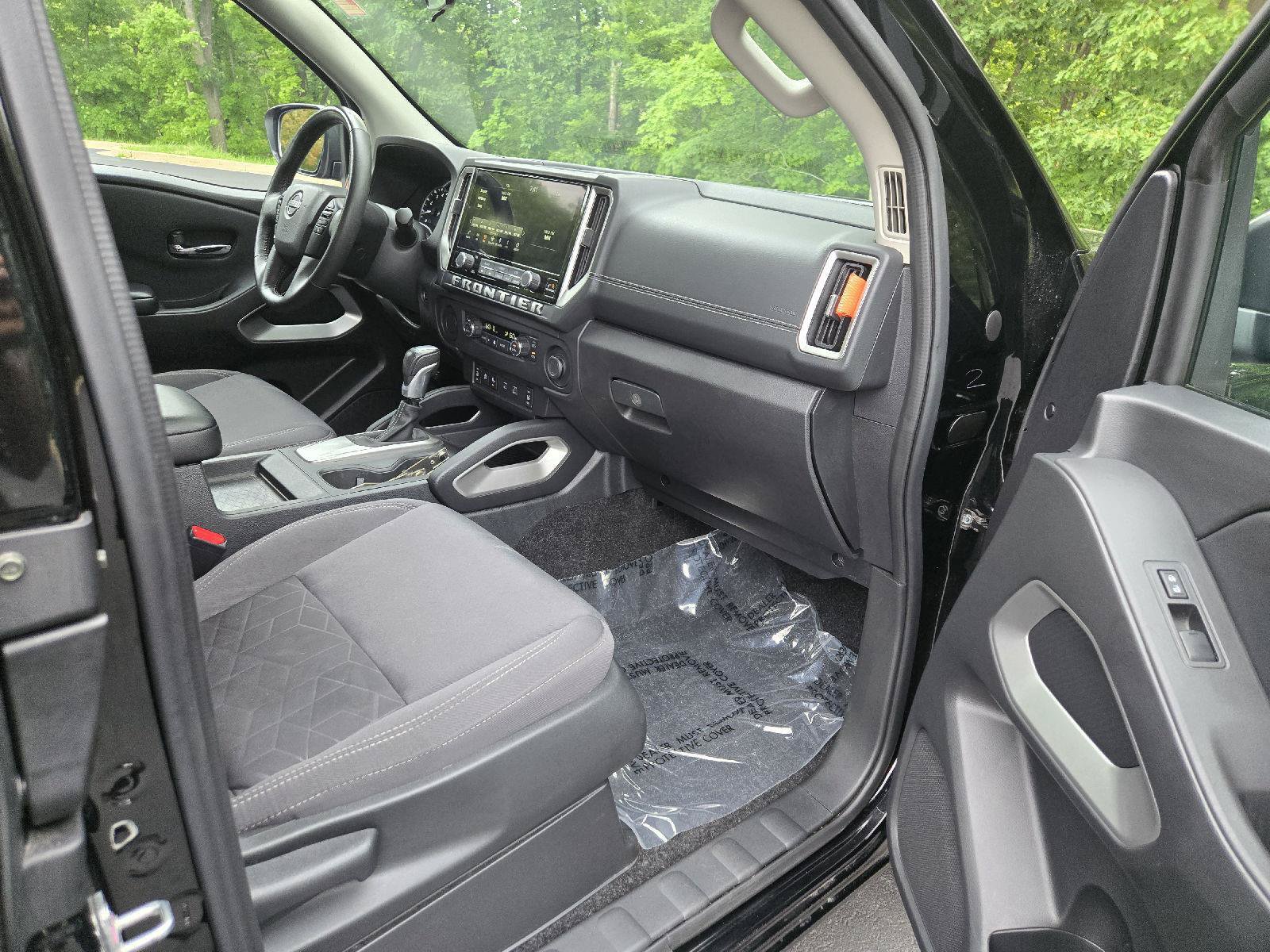 Used 2025 Nissan Frontier SV w/ SV Convenience Package RWD image 22