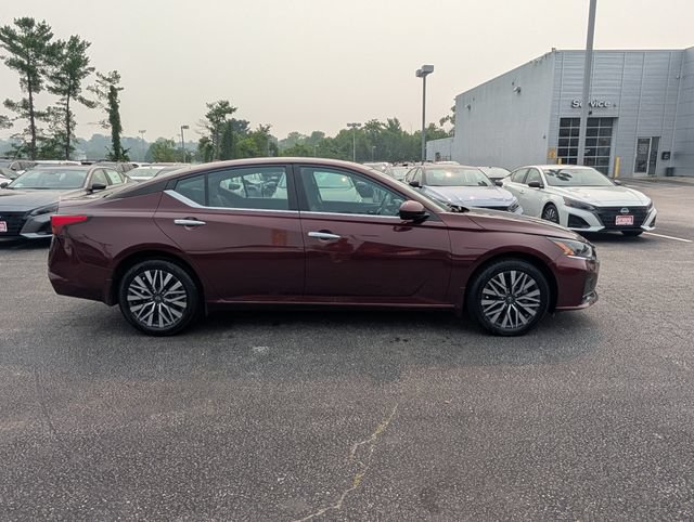 Used 2024 Nissan Altima 2.5 SV w/ SV Premium Package AWD/4WD image 2