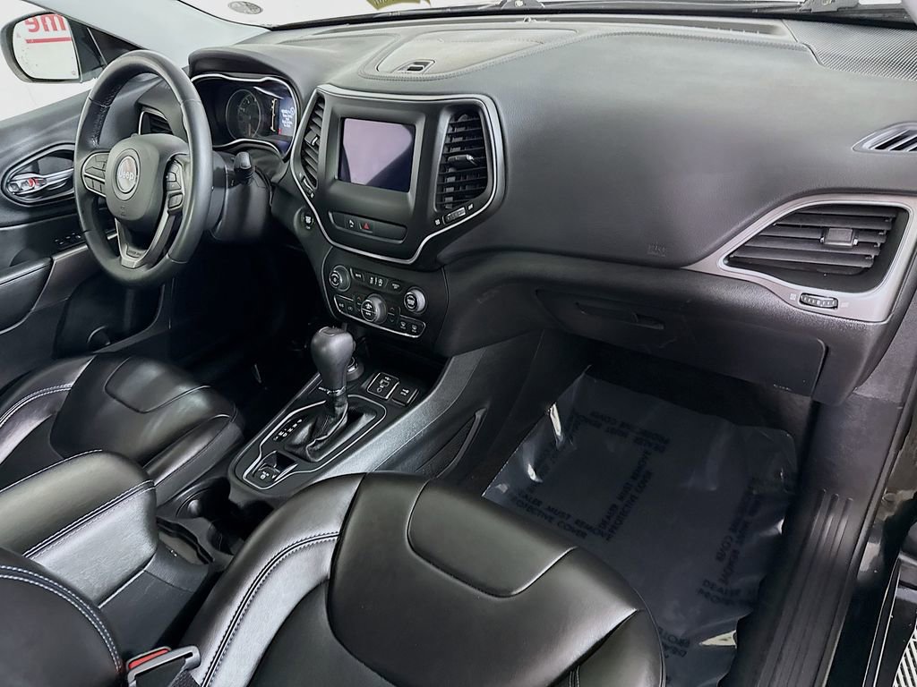 Used 2019 Jeep Cherokee Latitude Plus w/ Comfort/Convenience Group image 30