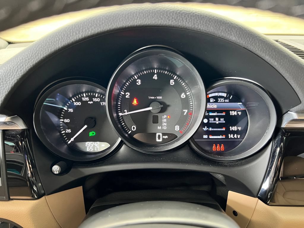 Used 2023 Porsche Macan AWD/4WD image 28