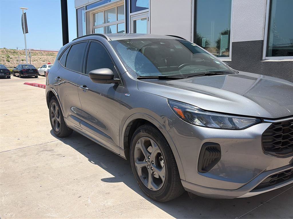 Used 2023 Ford Escape ST-Line w/ Tech Pack #1 FWD image 2