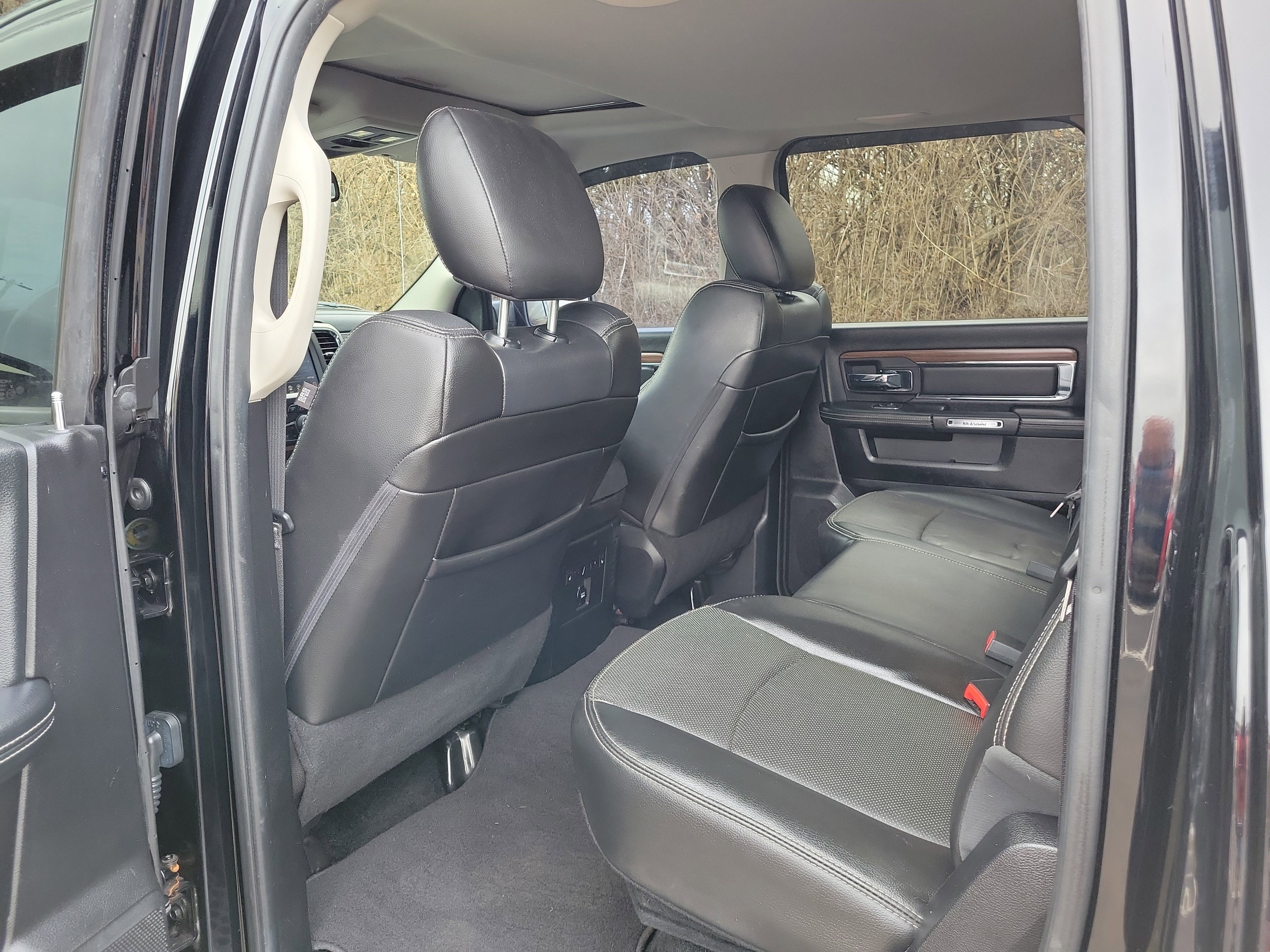 Used 2014 RAM 2500 Laramie w/ Black Appearance Group image 12