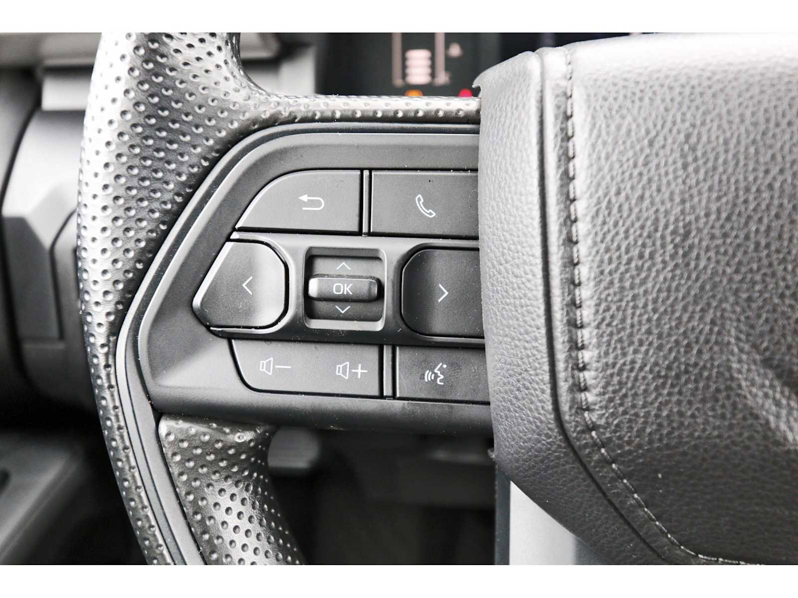 Used 2025 Toyota Tacoma SR w/ SR Upgrade Package RWD image 15