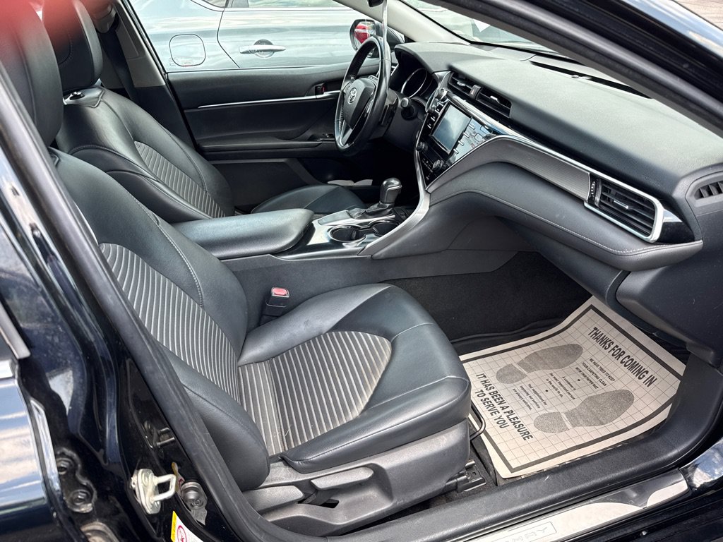 Used 2018 Toyota Camry SE w/ Convenience Package FWD image 13