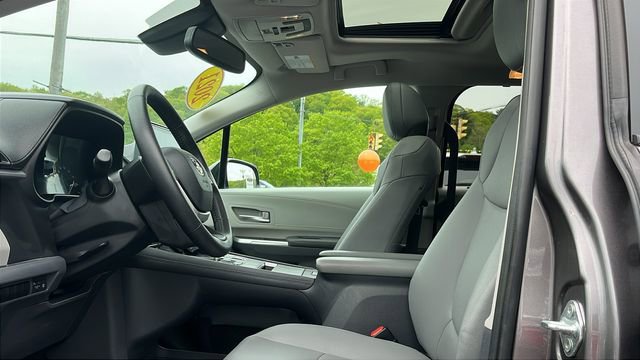 Certified 2021 Toyota Sienna XLE AWD/4WD image 10