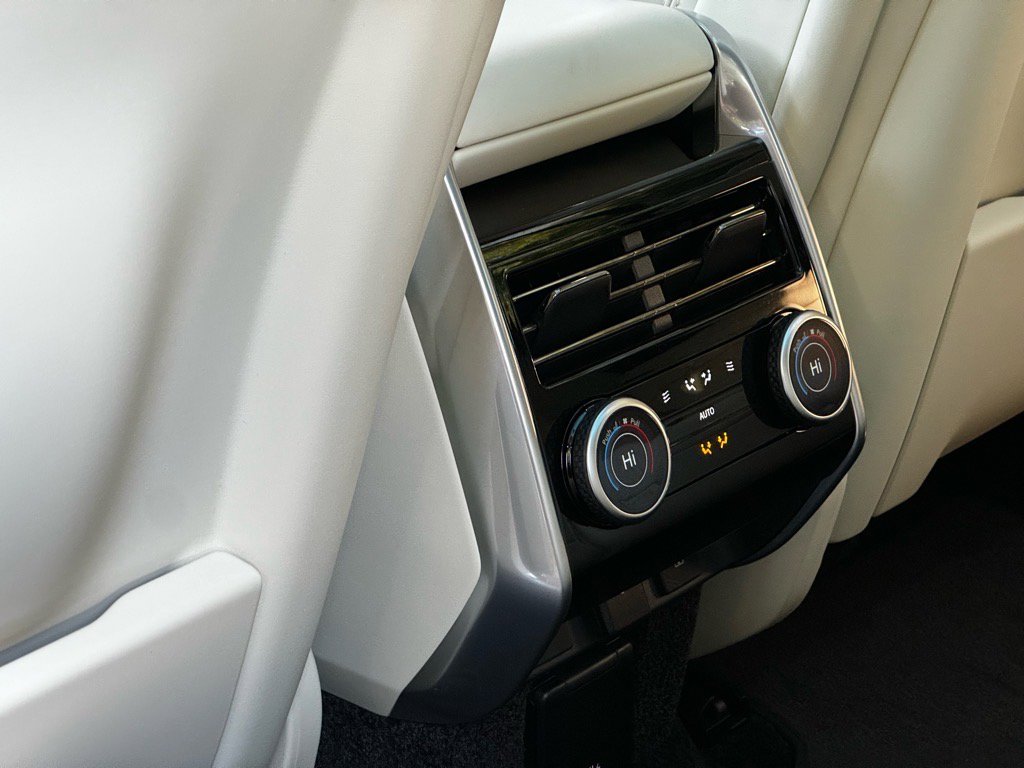 Used 2025 Land Rover Range Rover SE image 18