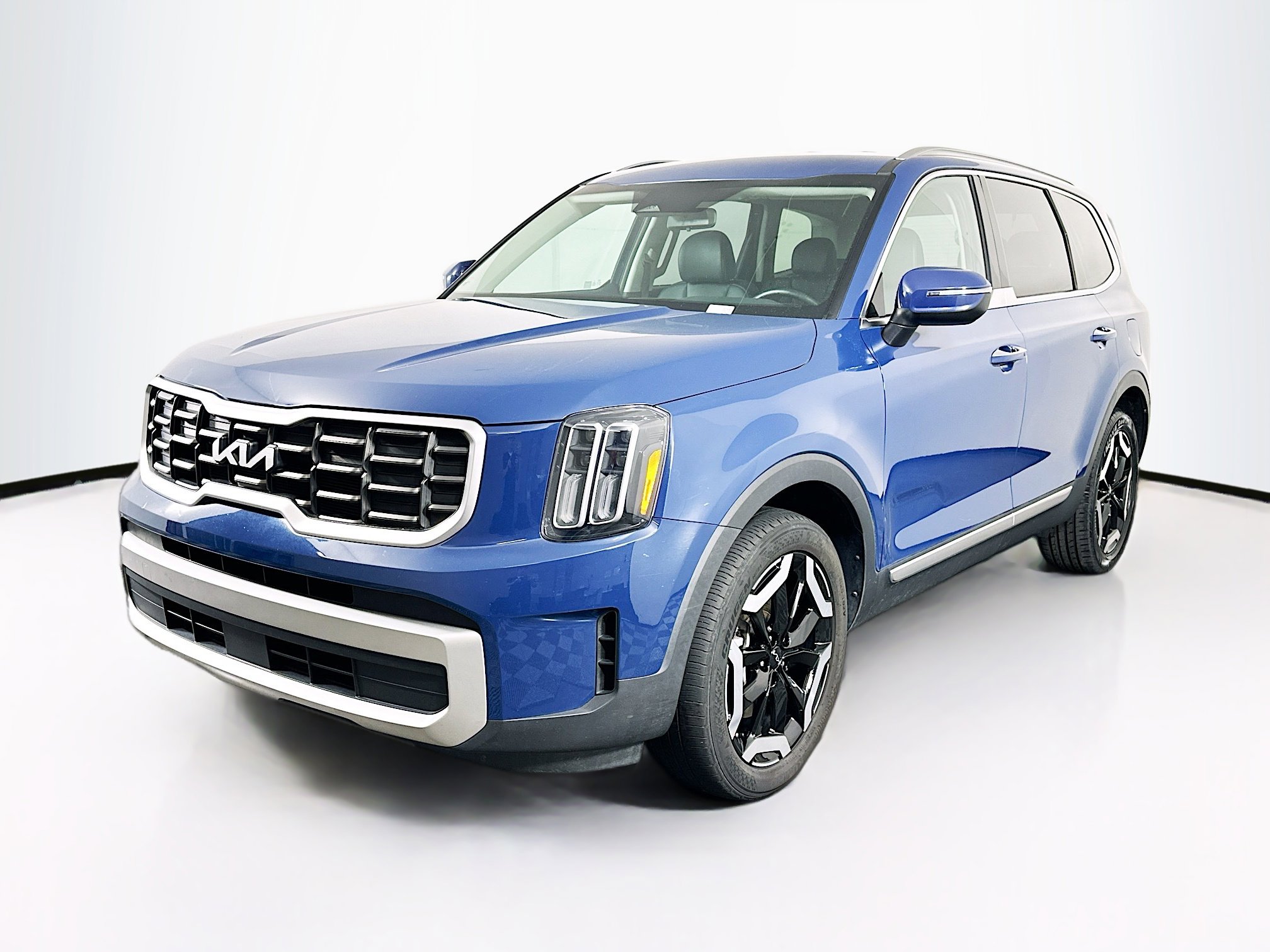 Used 2023 Kia Telluride S image 3