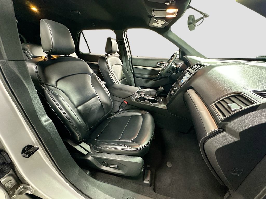 Used 2019 Ford Explorer XLT w/ Equipment Group 202A image 31