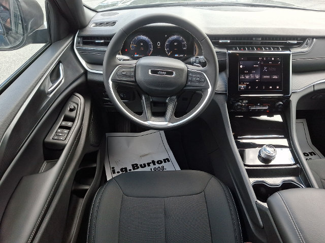 New 2026 Jeep Grand Cherokee Laredo w/ MOPAR Finishing Package AWD/4WD image 7