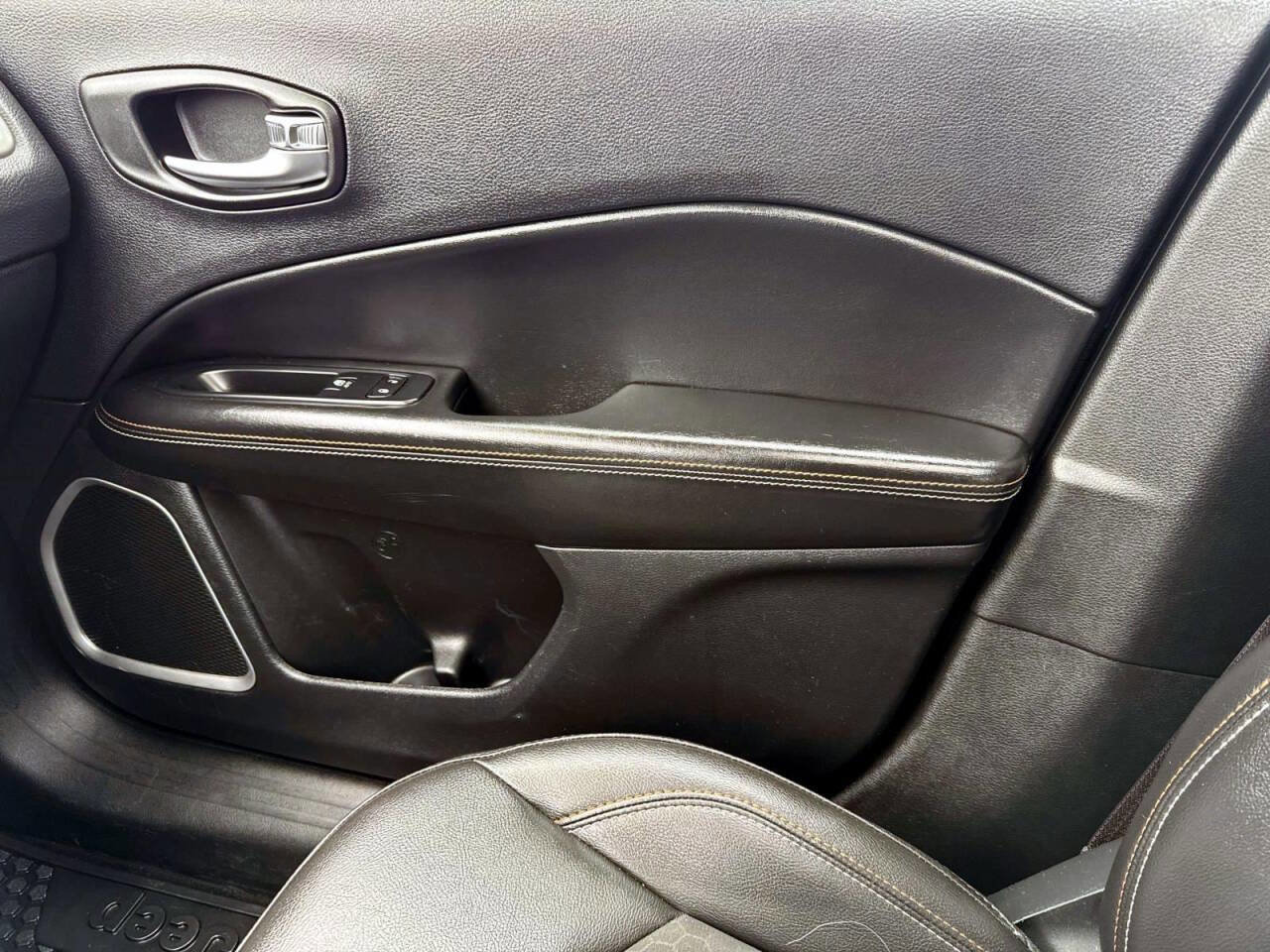 Used 2019 Jeep Compass Latitude w/ Cold Weather Group image 23