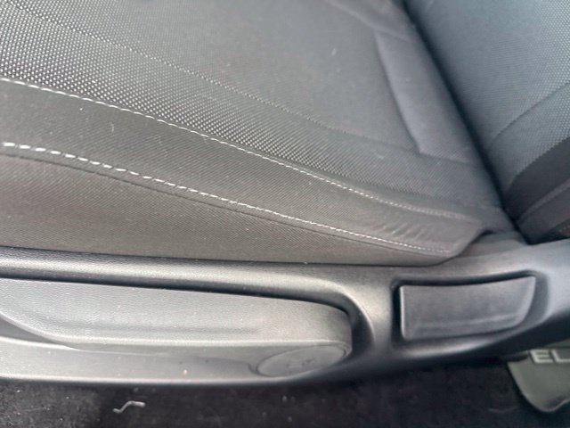 Used 2025 Hyundai Elantra SE FWD image 14