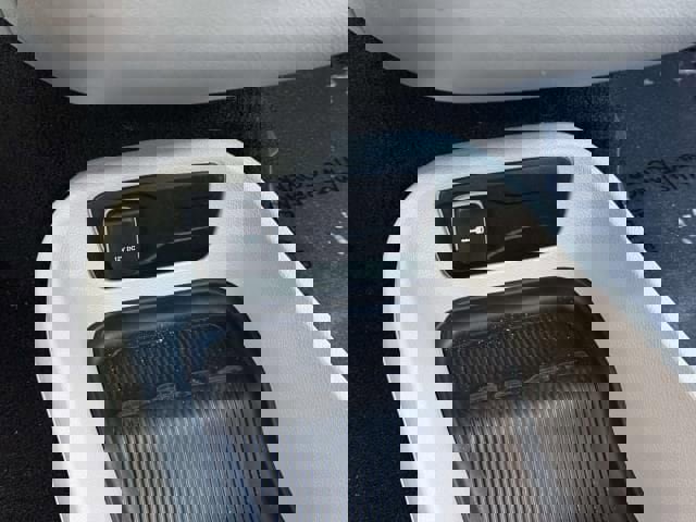 Used 2023 Chrysler Pacifica Touring-L image 28