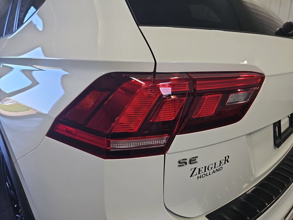Used 2023 Volkswagen Tiguan SE R-Line AWD/4WD image 34