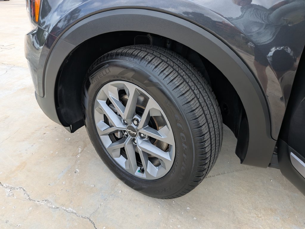 Certified 2025 Kia Telluride LX FWD image 37