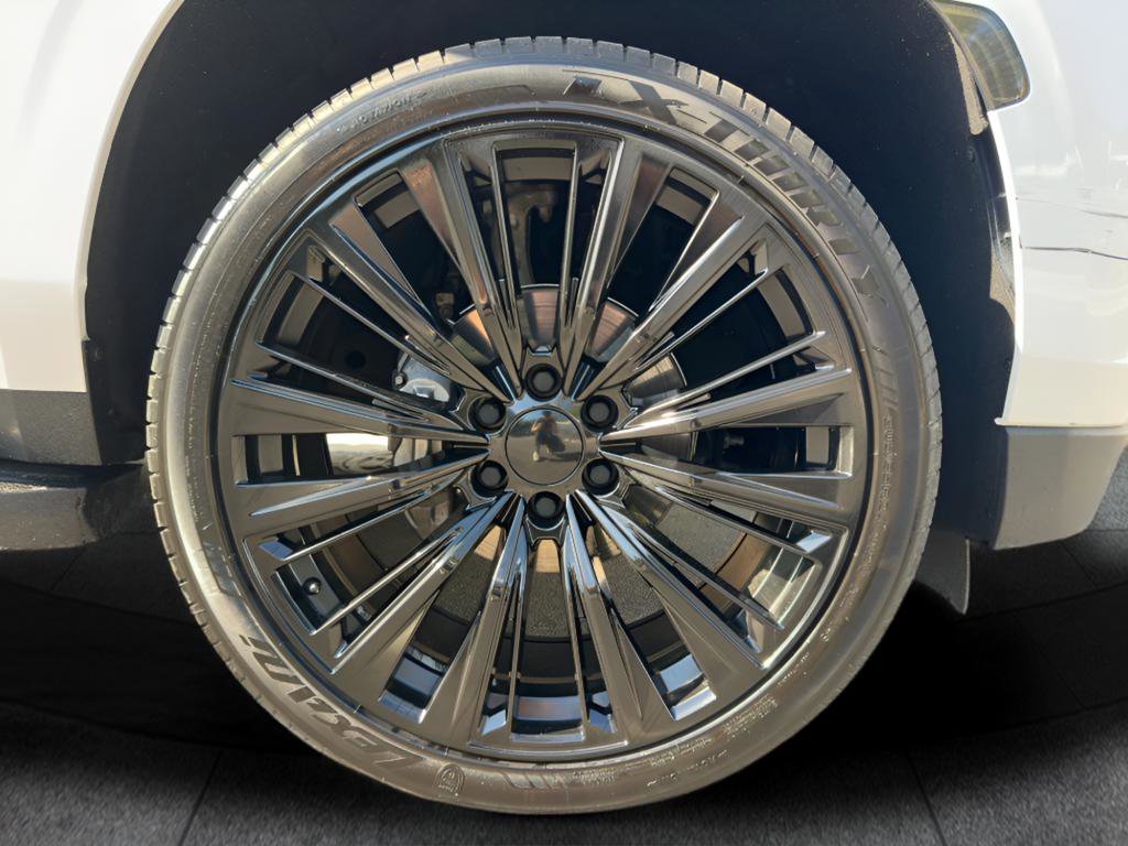 Used 2023 Chevrolet Suburban RST image 9