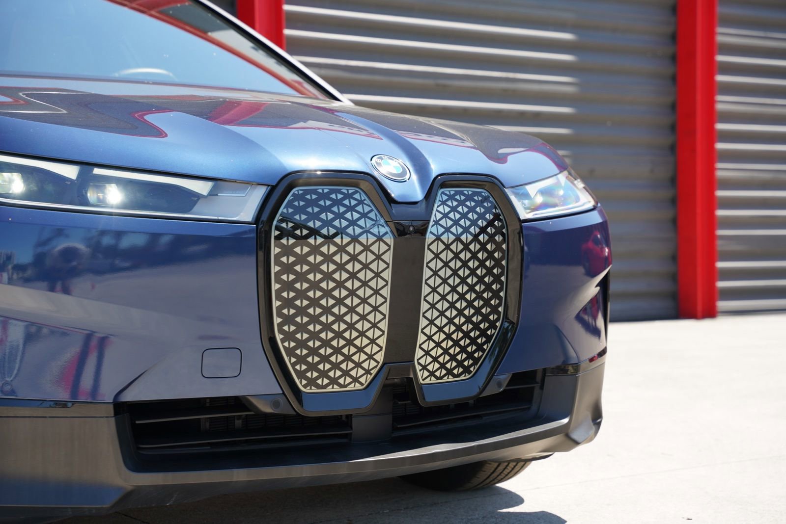 Used 2024 BMW iX xDrive50 w/ Premium Package image 6