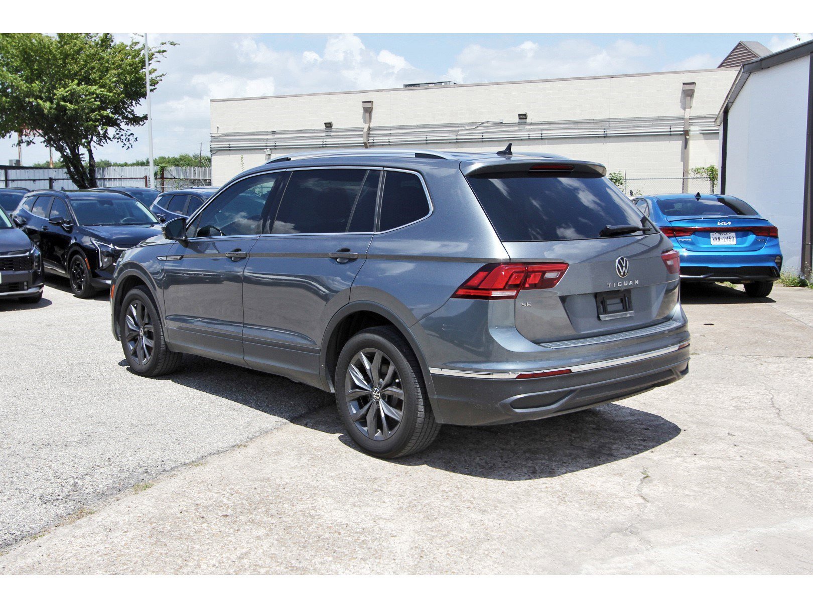 Used 2022 Volkswagen Tiguan SE image 5