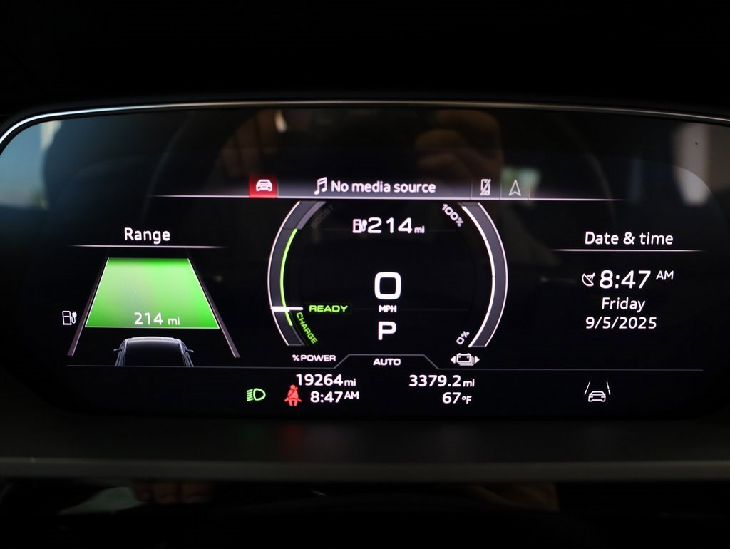 Used 2023 Audi e-tron Premium Plus w/ Premium Plus Package image 20
