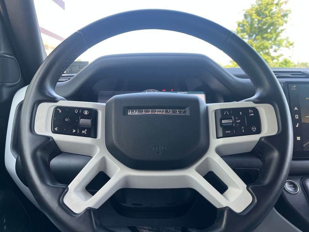 Used 2025 Land Rover Defender 110 X-Dynamic SE AWD/4WD image 24
