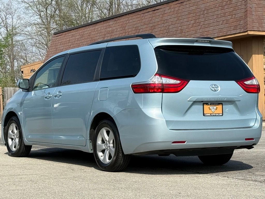 Used 2017 Toyota Sienna LE image 3