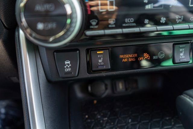 Used 2021 Toyota RAV4 XLE Premium AWD/4WD image 27