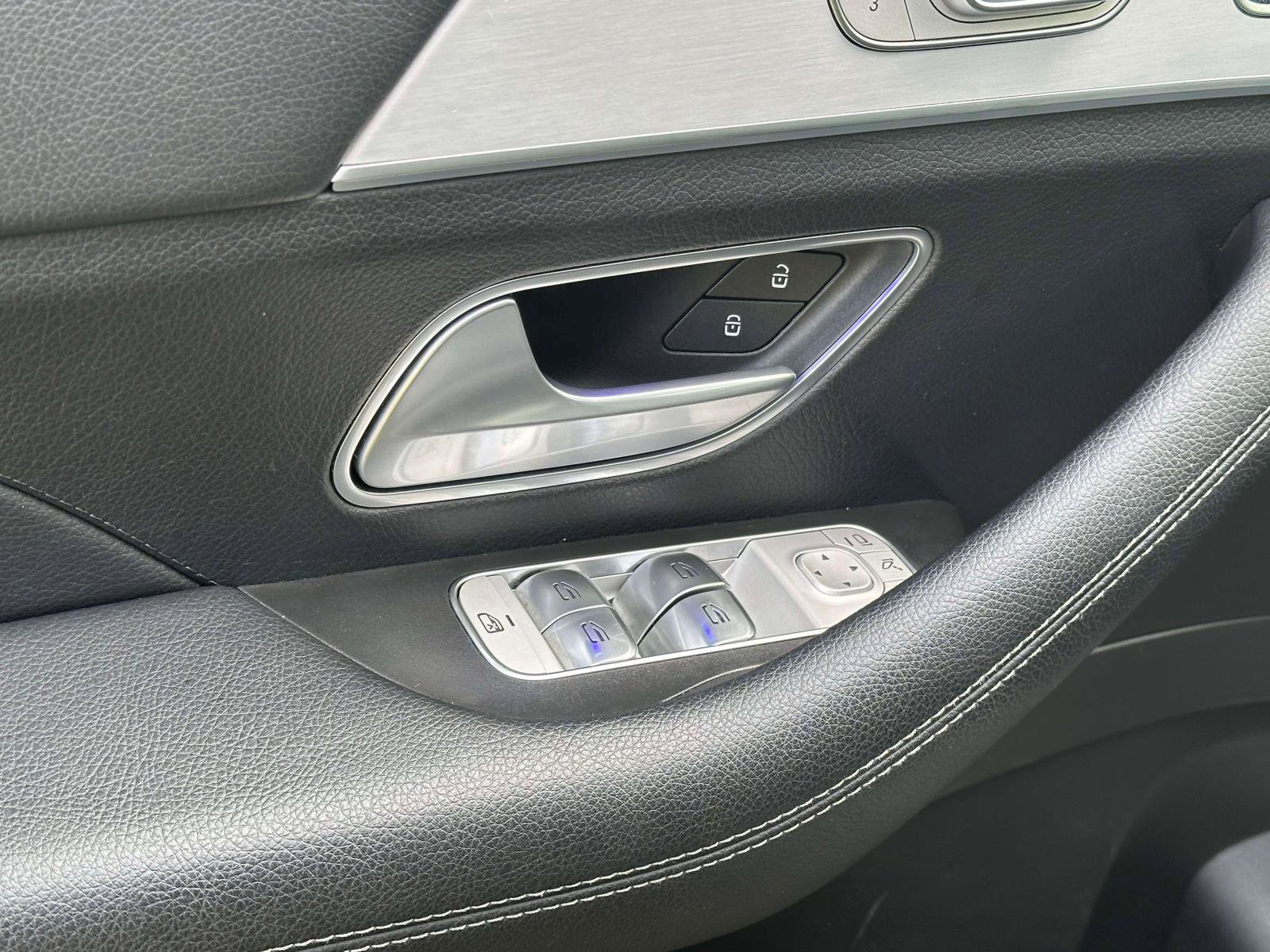 Used 2024 Mercedes-Benz GLE 450e GLE 450e Plug-In Hybrid 4MATIC image 16