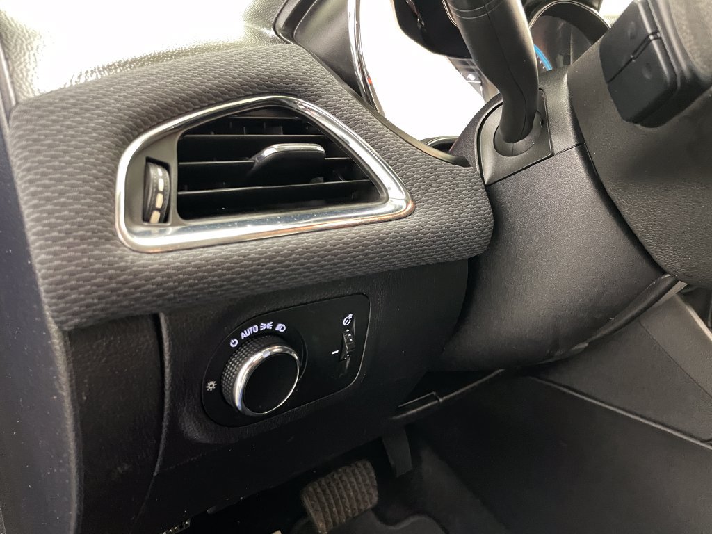 Used 2018 Chevrolet Cruze LT w/ Convenience Package FWD image 22