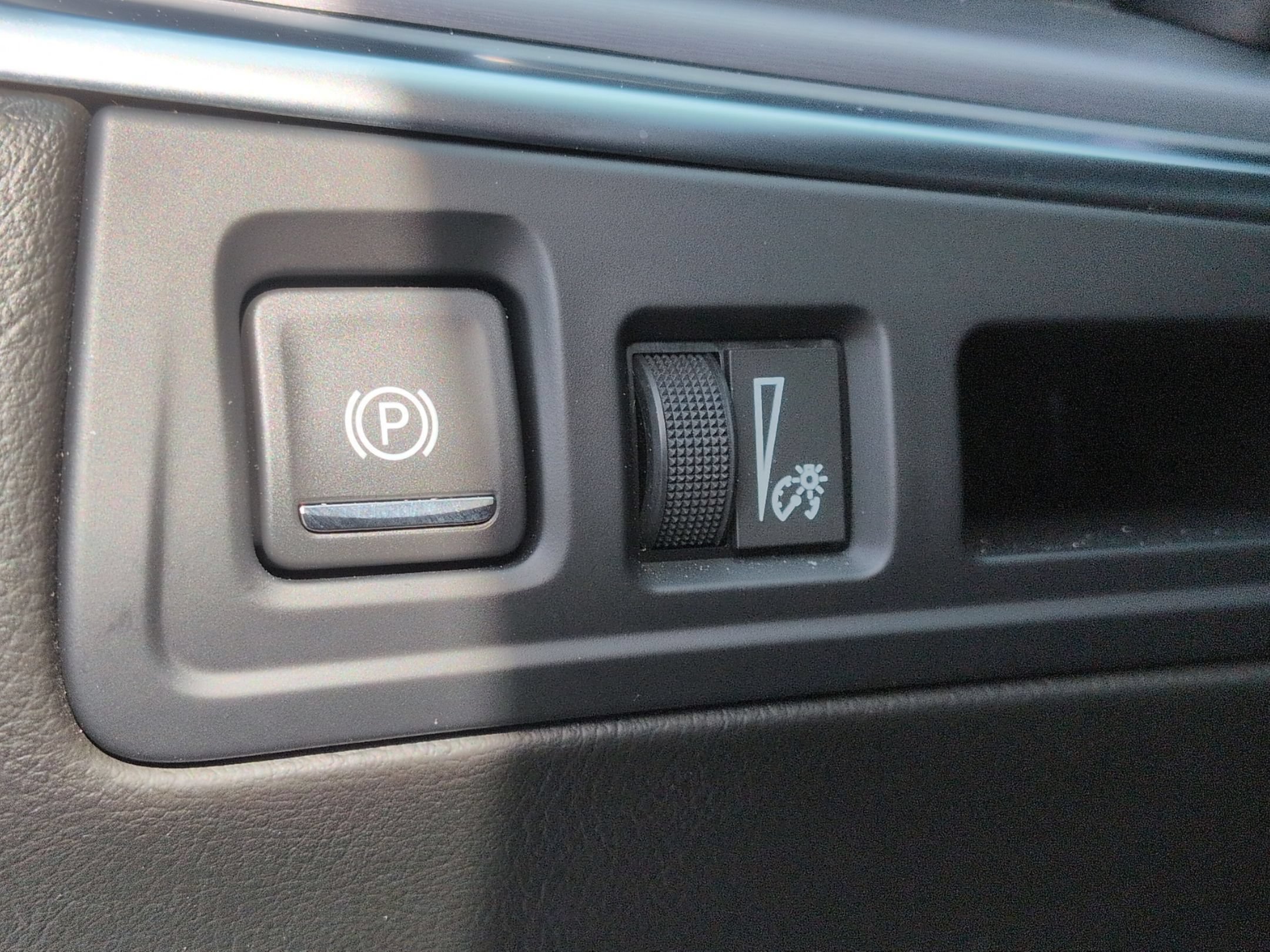 Certified 2025 Cadillac XT5 Luxury AWD/4WD image 17