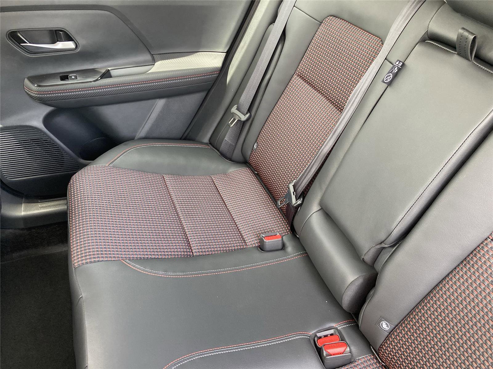 New 2025 Nissan Kicks SR image 18