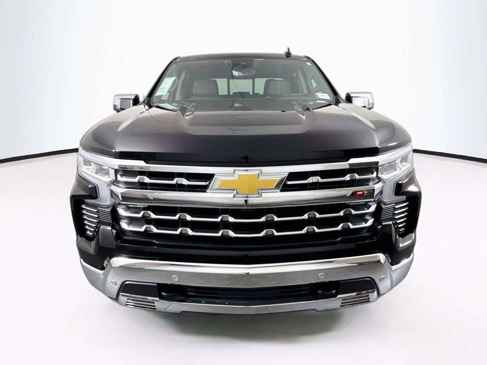Used 2025 Chevrolet Silverado 1500 LTZ w/ LTZ Premium Package AWD/4WD image 9