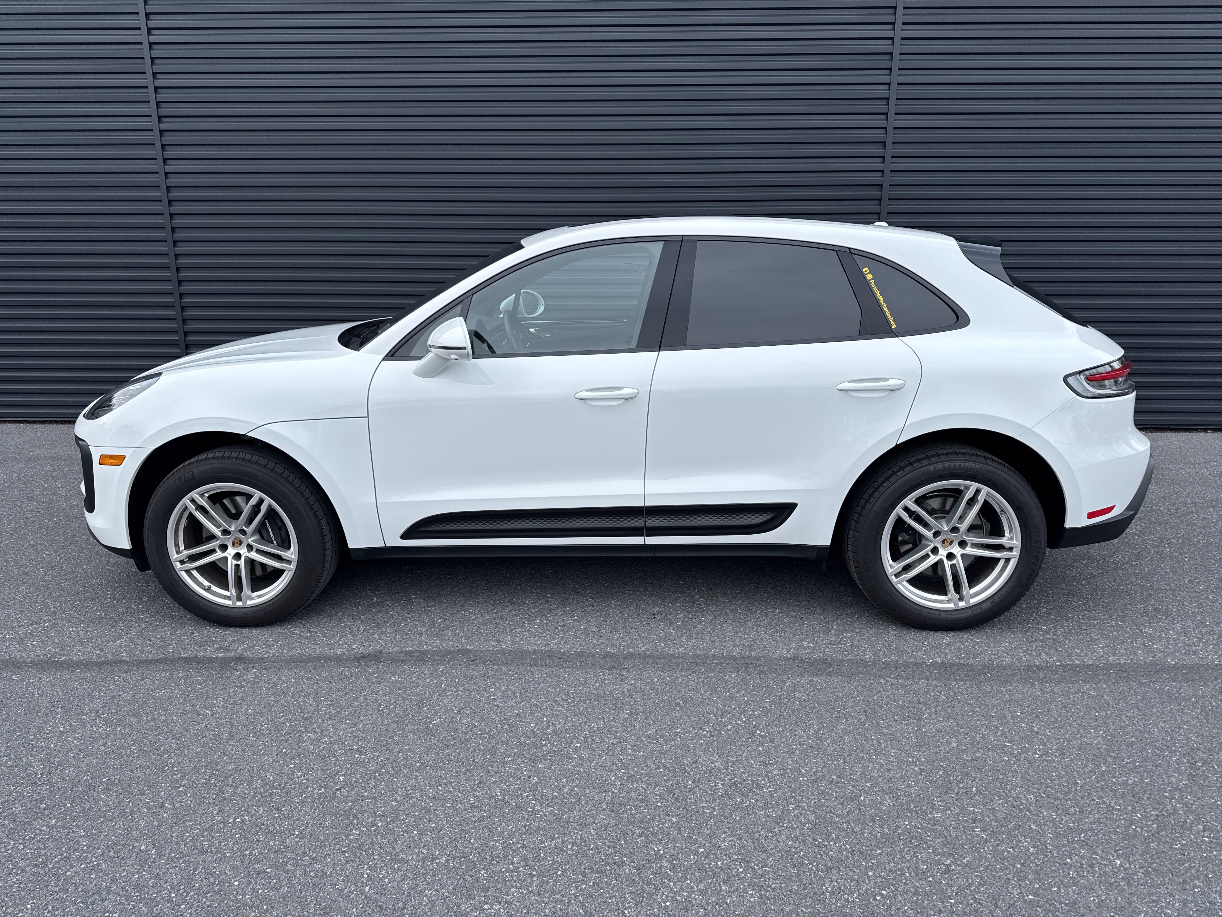 Certified 2025 Porsche Macan image 2