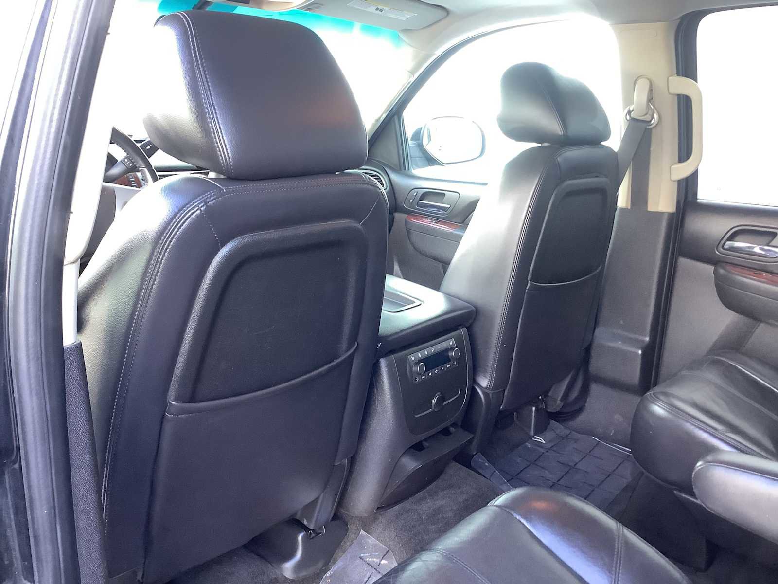 Used 2011 Chevrolet Suburban LT w/ Luxury Package AWD/4WD image 12