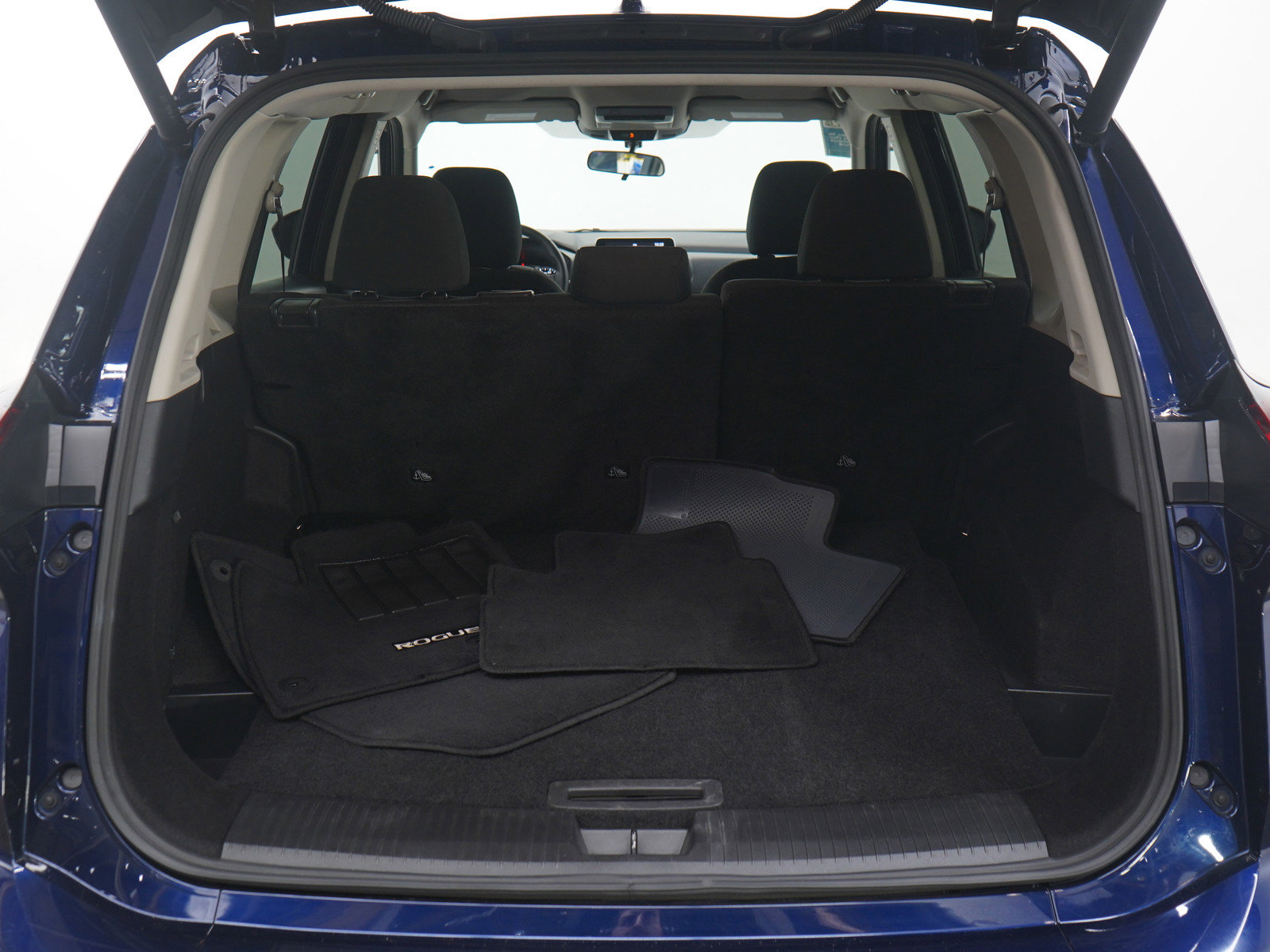 Used 2025 Nissan Rogue SV image 9