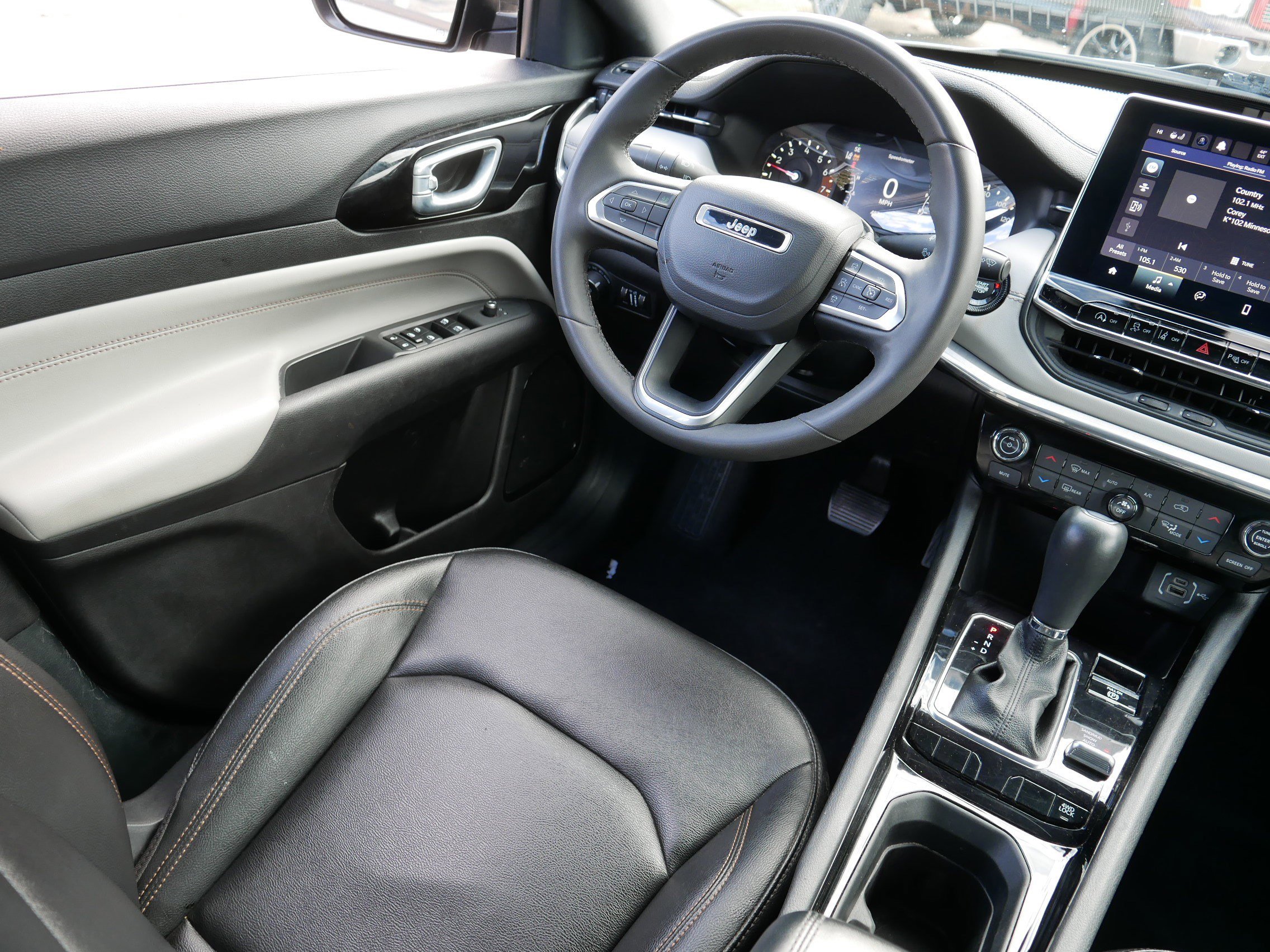 Used 2024 Jeep Compass Limited image 9