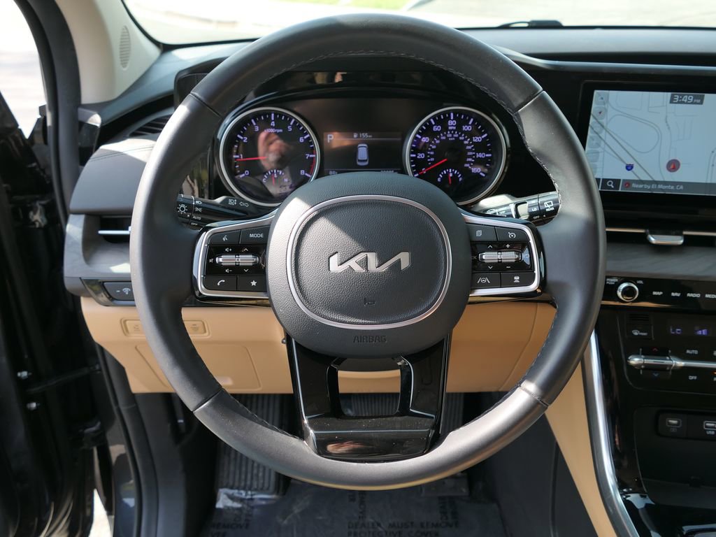 Used 2024 Kia Carnival EX image 18