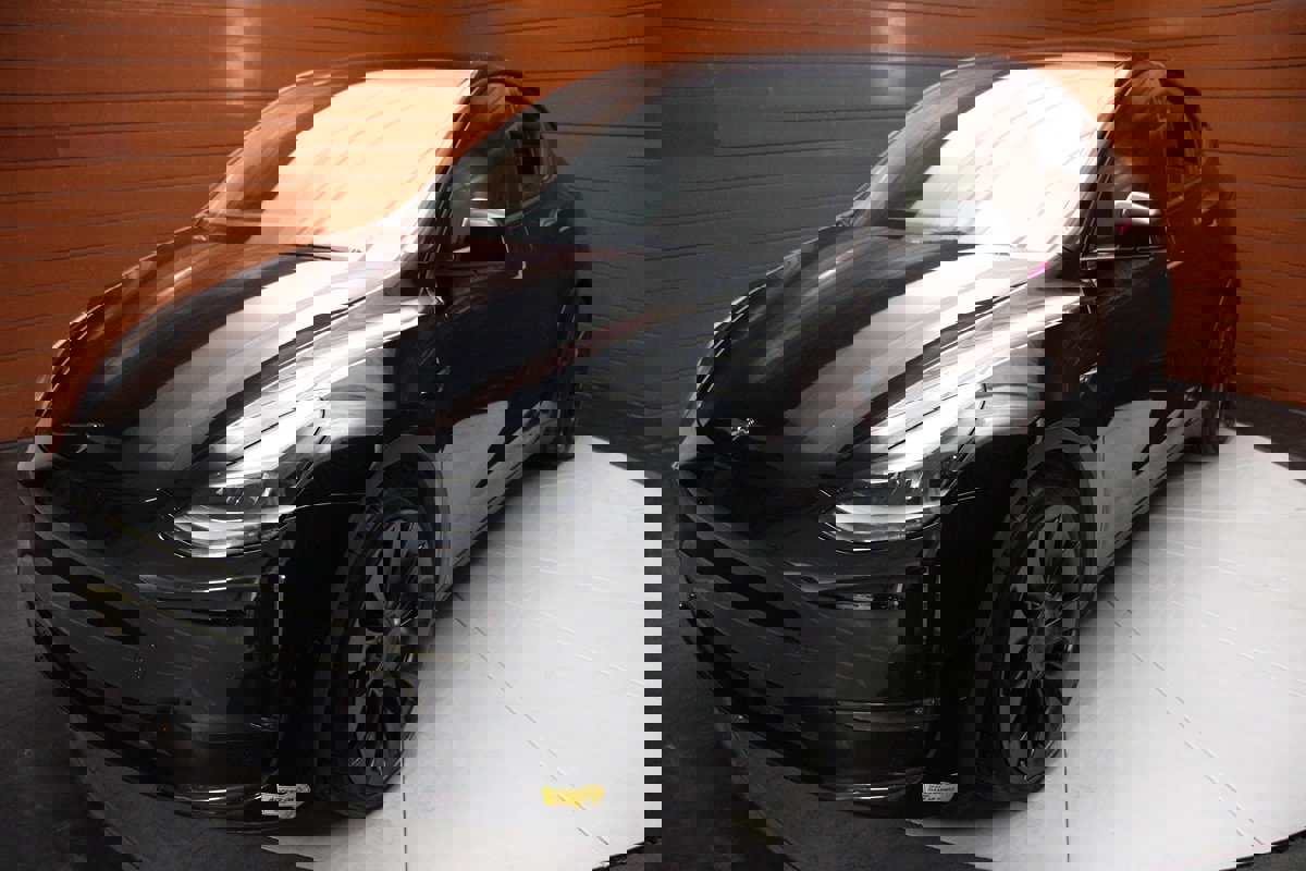 Used 2022 Tesla Model Y Performance image 16